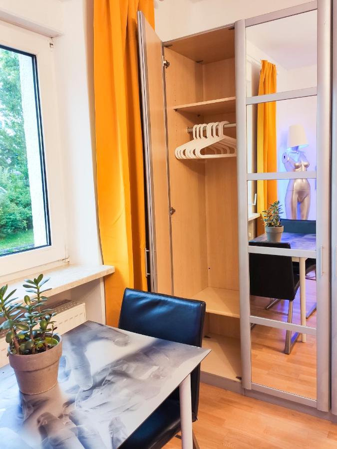 Modernes Zimmer Am Park Mit Garten, Huehner & Enten München Kültér fotó
